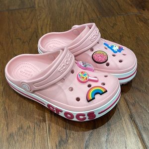Girls Pink Crocs 🐊 w/ Charms Size 10